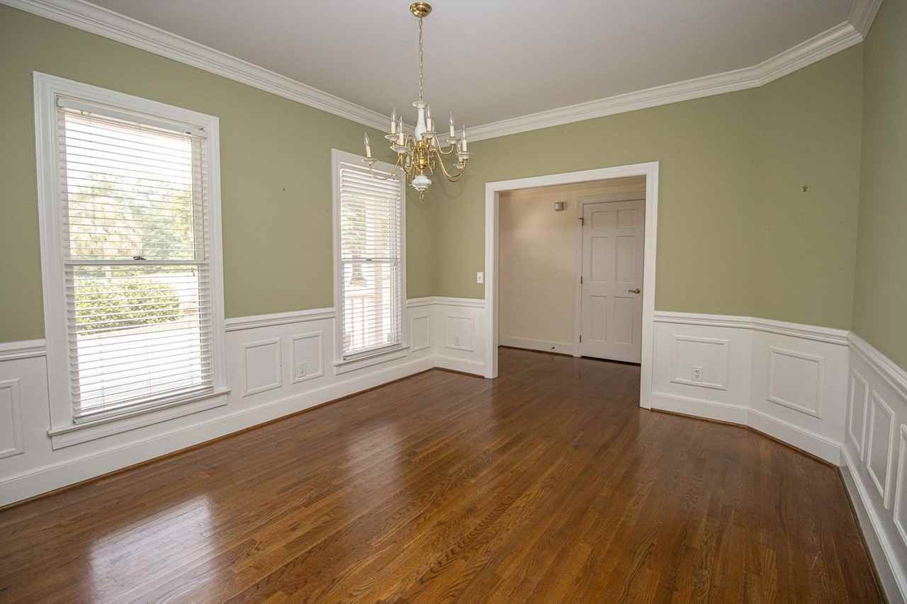 2220 Montclair Dr - Photo 5 of 44