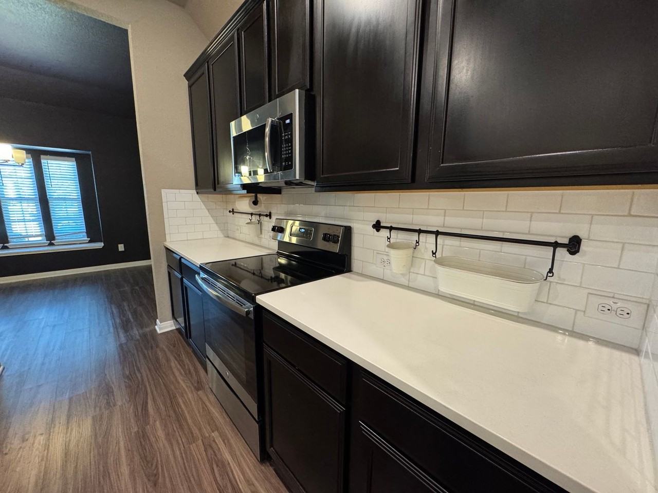 3012 Samson Dr - Photo 4 of 16