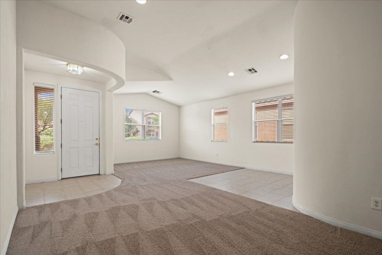 9618 Rolling Thunder Ave - Photo 3 of 21