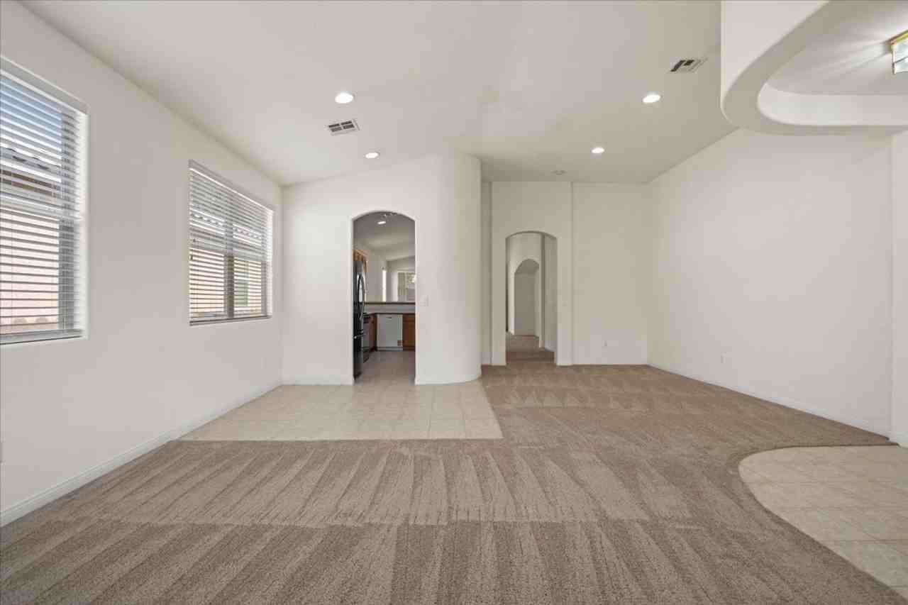 9618 Rolling Thunder Ave - Photo 4 of 21