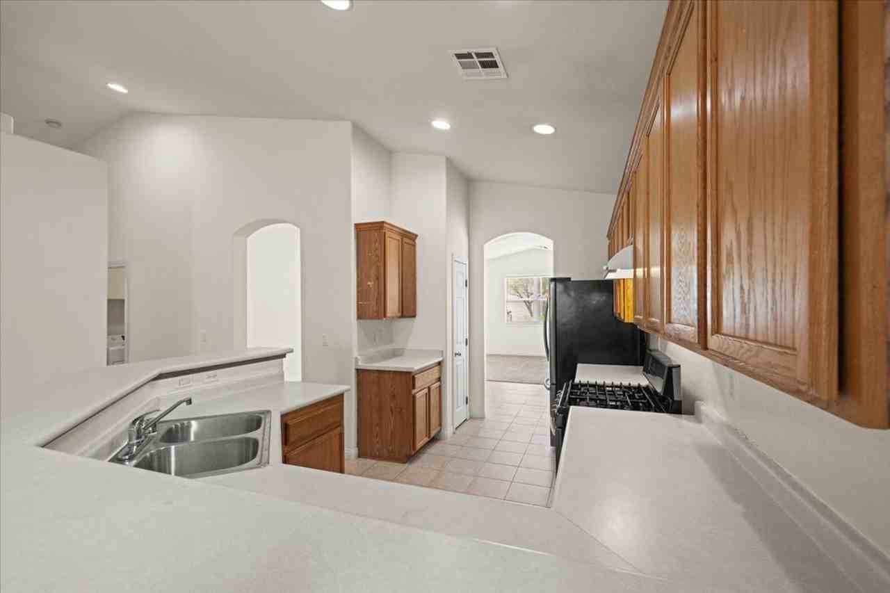 9618 Rolling Thunder Ave - Photo 6 of 21