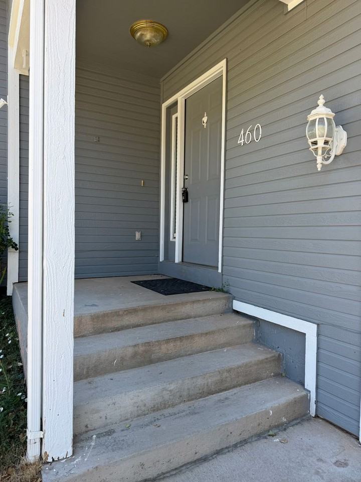 460 Palmetto Dr - Photo 2 of 20