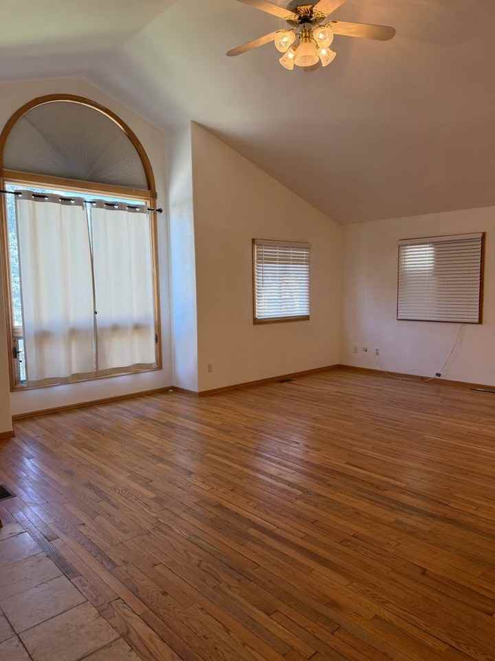460 Palmetto Dr - Photo 6 of 20