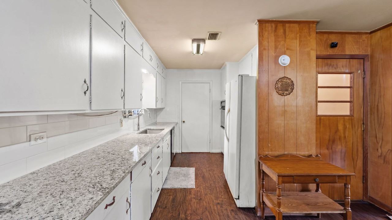 119 Hall St - Photo 7 of 18