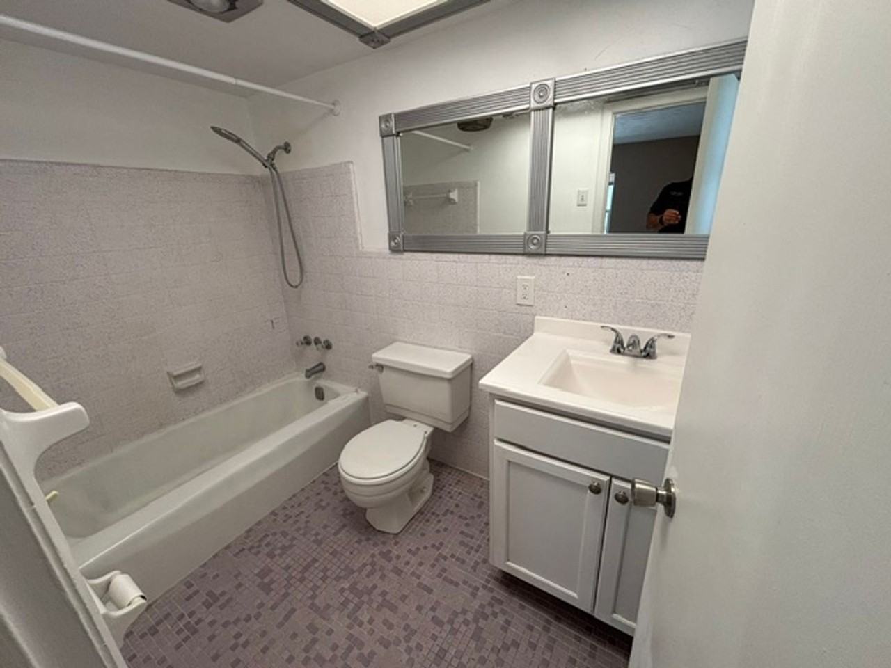 1080 Edgehill Ave - Photo 6 of 15