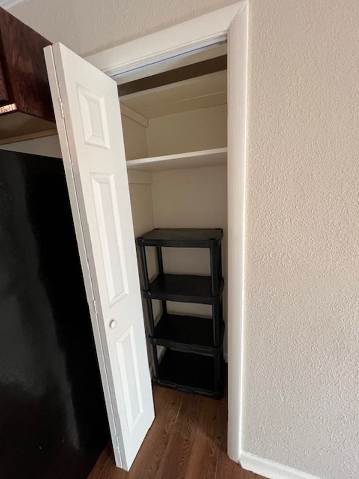810 Woodlawn Ave - Photo 2 of 20