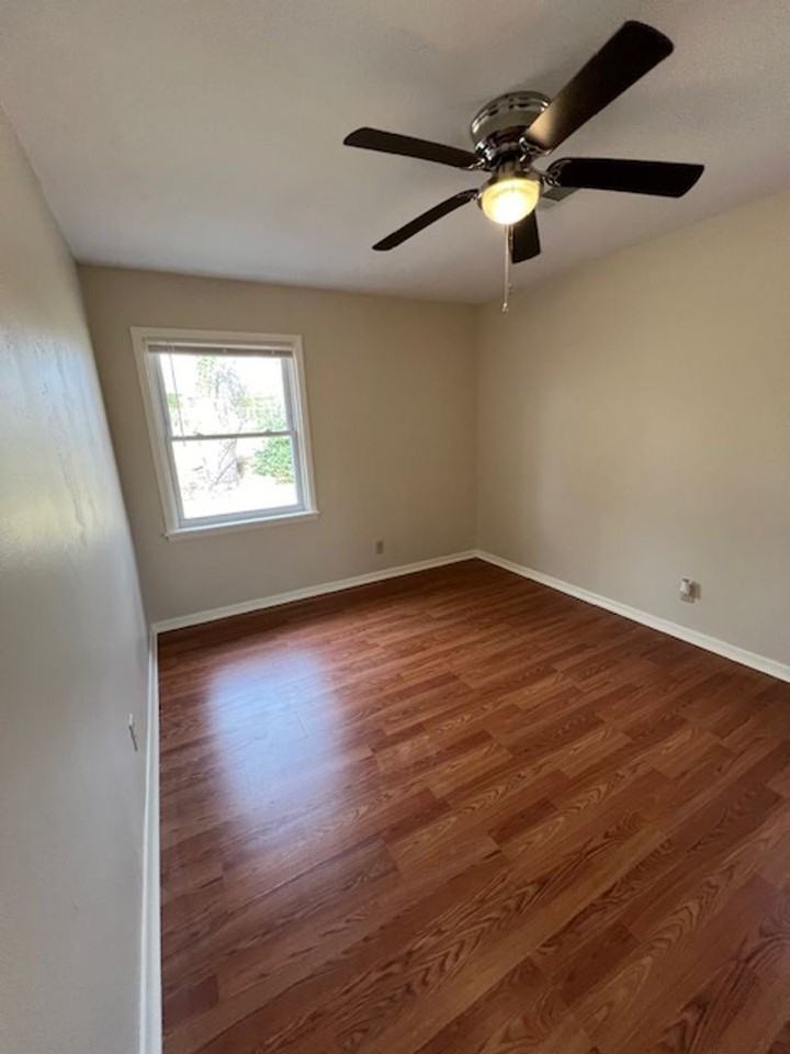 810 Woodlawn Ave - Photo 7 of 20