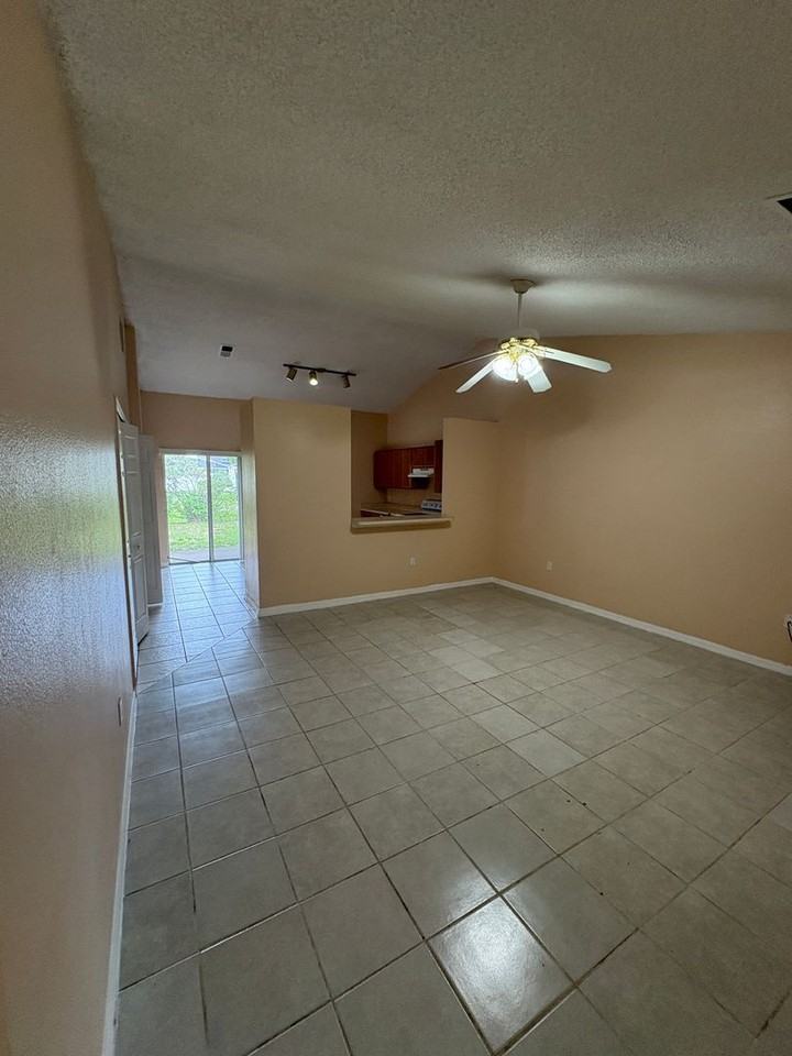 64 Cordona Dr #B - Photo 5 of 24