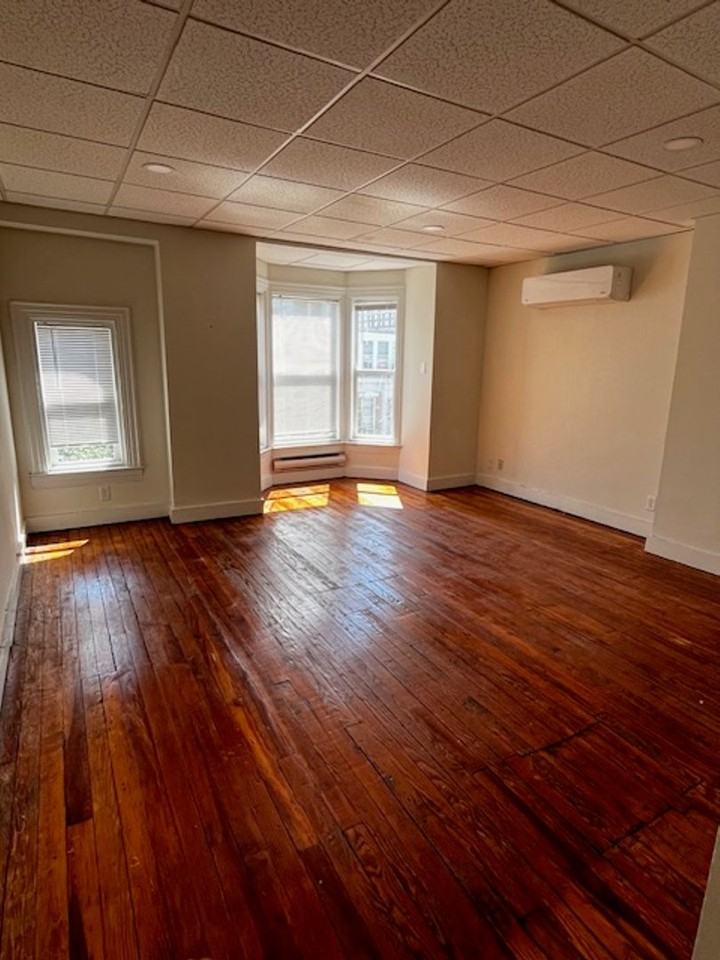 139 E Philadelphia St - Photo 2 of 9