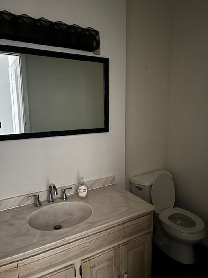 139 E Philadelphia St - Photo 6 of 9