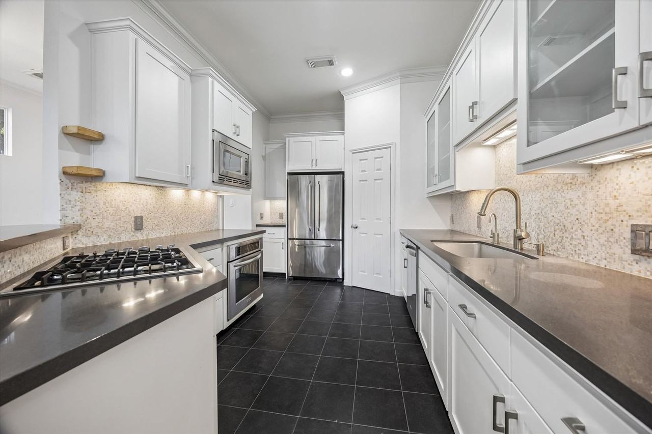 1212 W Alabama St - Photo 2 of 13