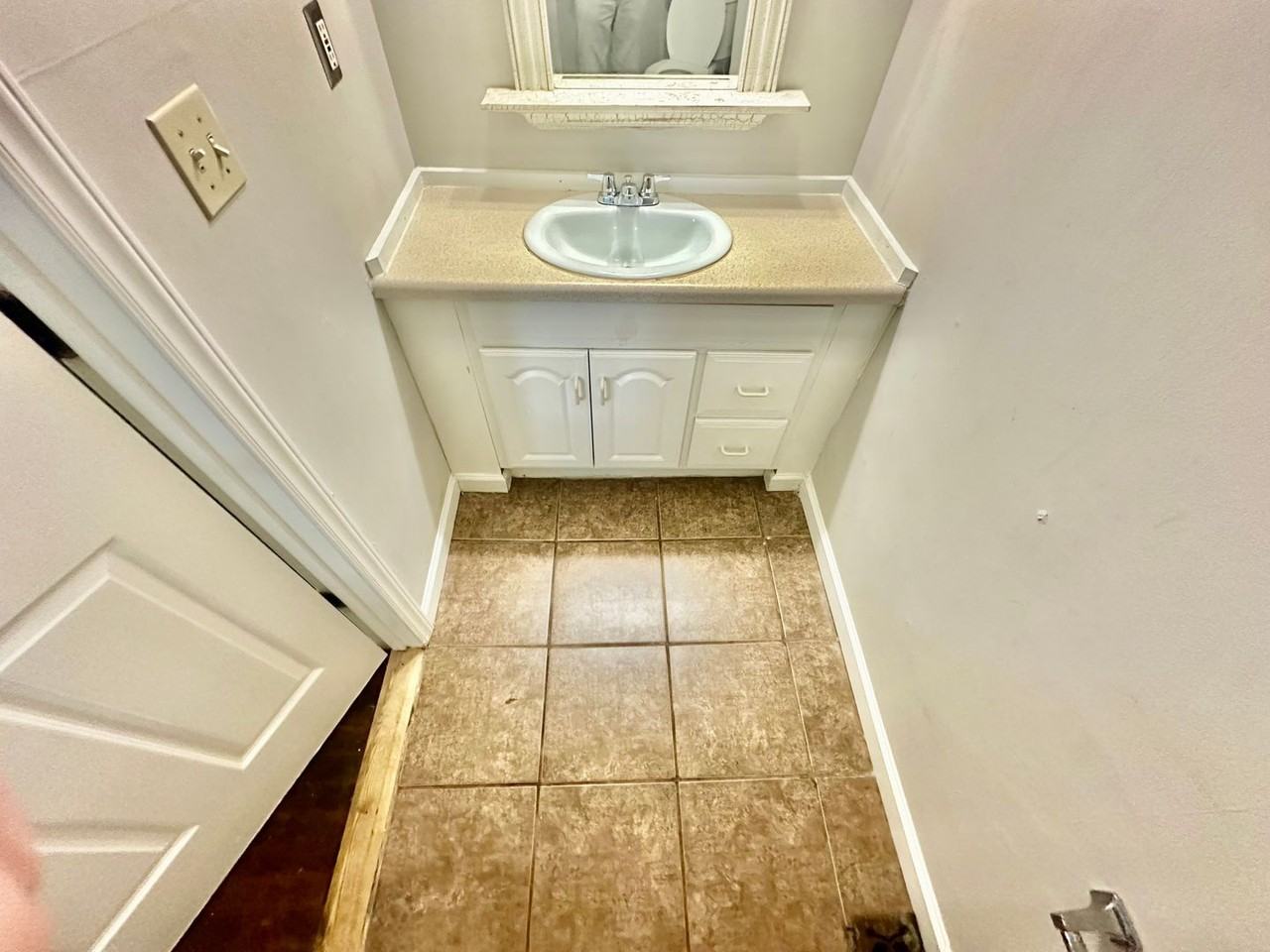 1417 Ebenezer Rd #B - Photo 3 of 9