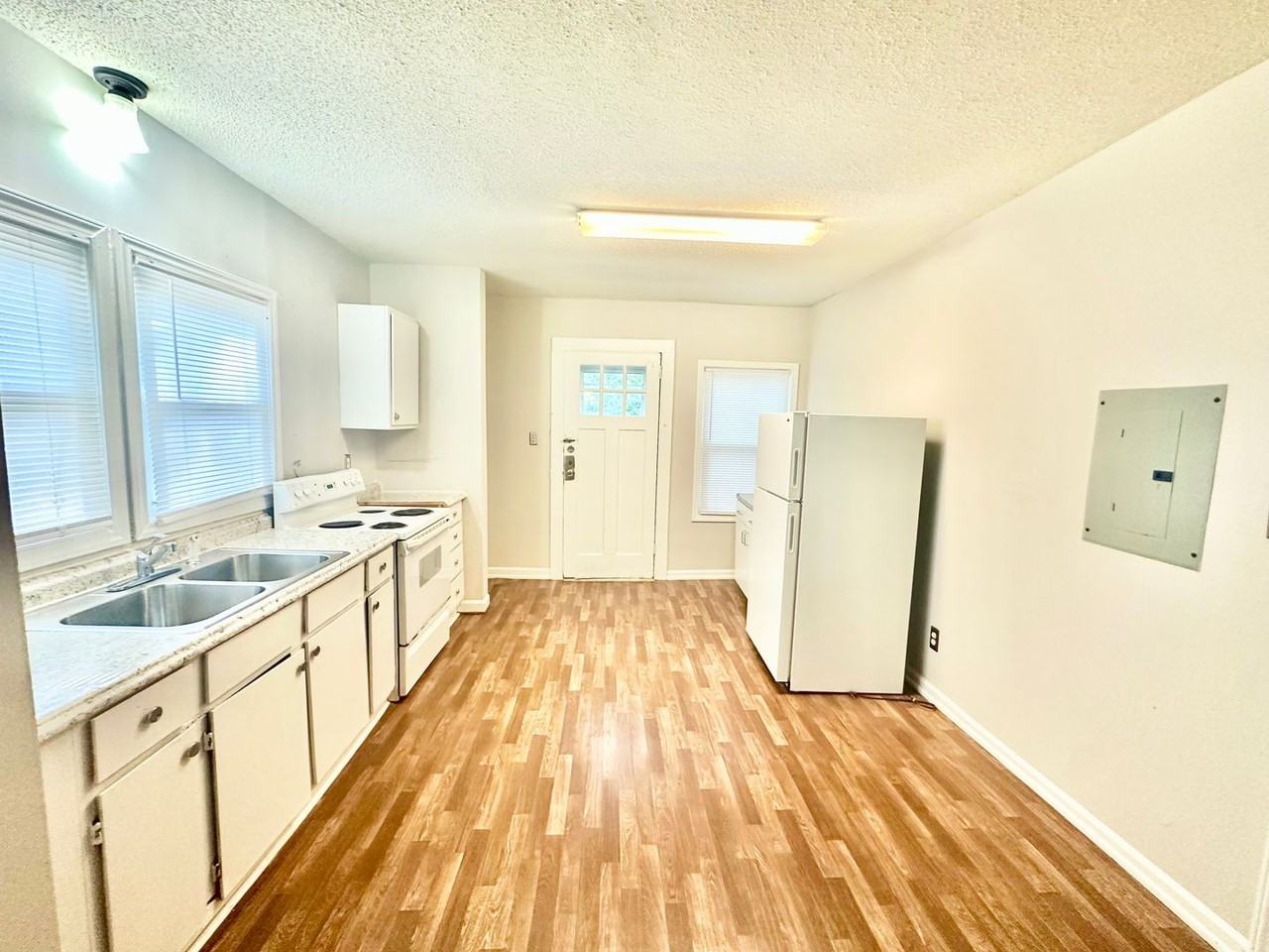 1417 Ebenezer Rd #B - Photo 5 of 9