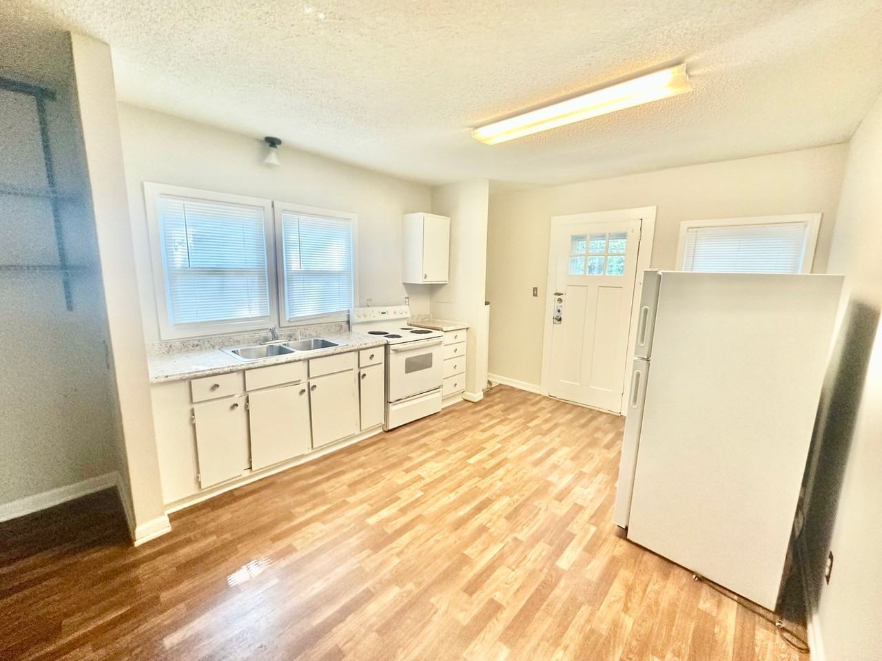 1417 Ebenezer Rd #B - Photo 6 of 9