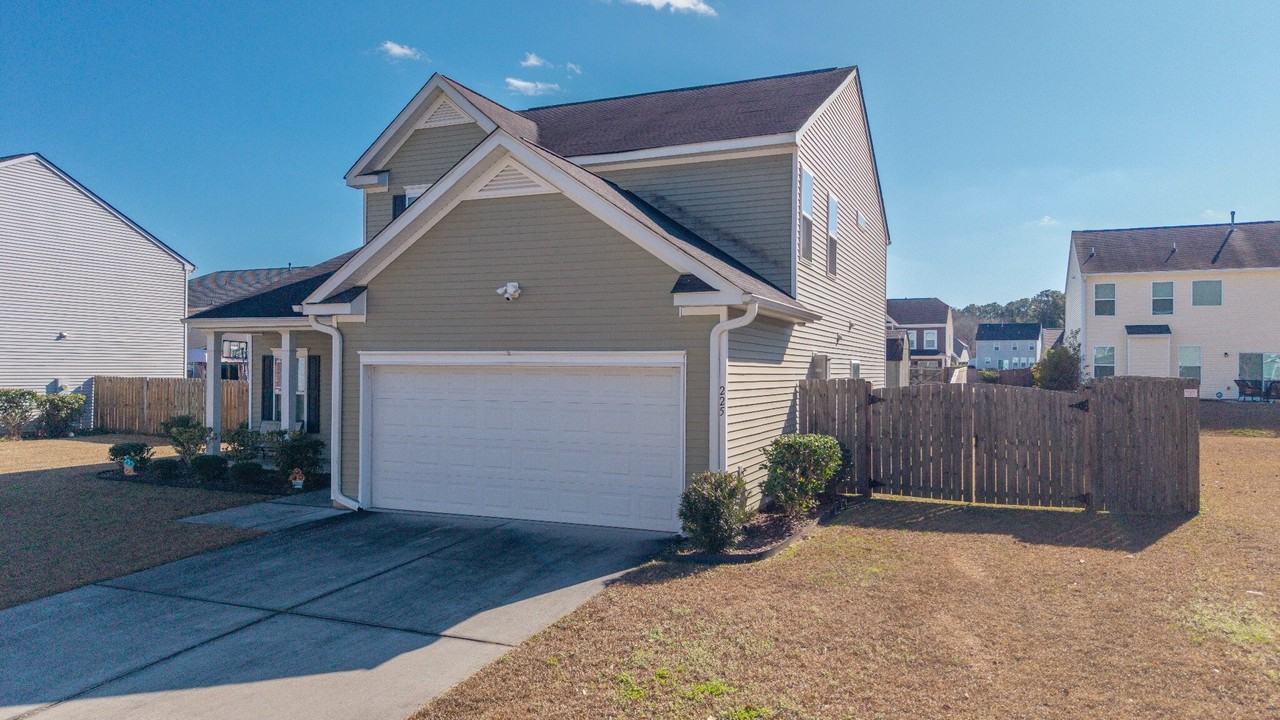 225 Urbano Ln - Photo 3 of 47
