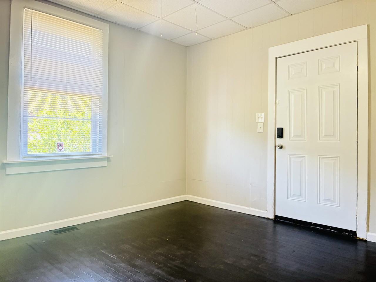 419 N Broad St - Photo 2 of 23