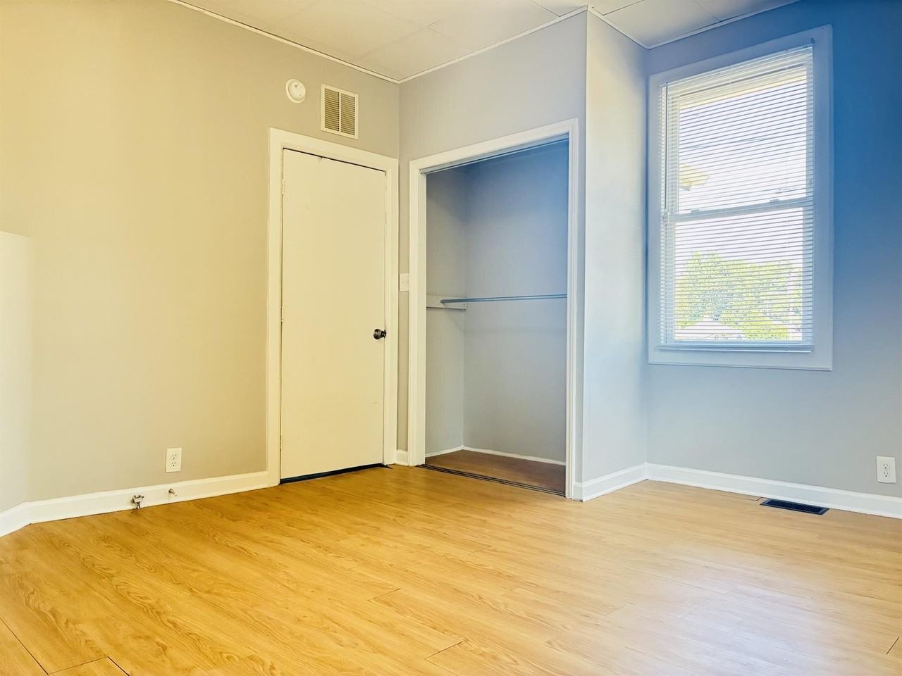 419 N Broad St - Photo 7 of 23