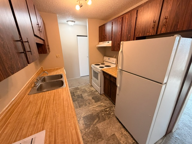 1470 1464-1470 Knottwood Road East Nw - Photo 4 of 37
