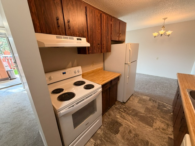 1470 1464-1470 Knottwood Road East Nw - Photo 6 of 37
