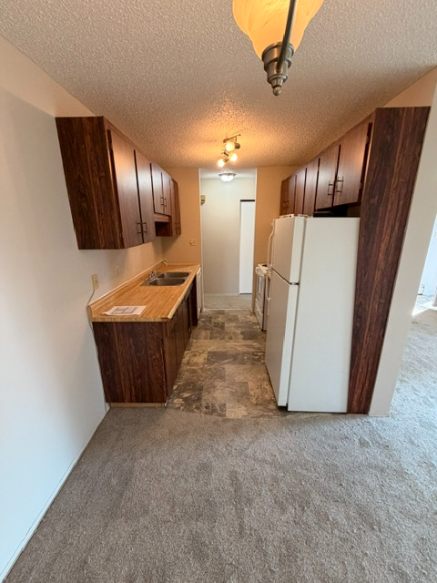 1470 1464-1470 Knottwood Road East Nw - Photo 7 of 37