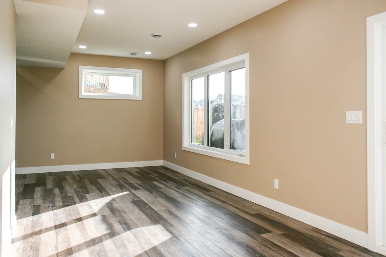 2142 57 St Sw - Photo 5 of 48