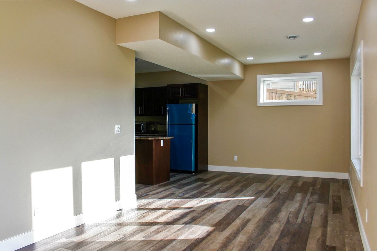 2142 57 St Sw - Photo 6 of 48