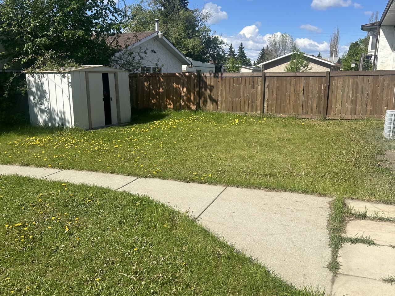 8507 138 Ave Nw - Photo 4 of 42