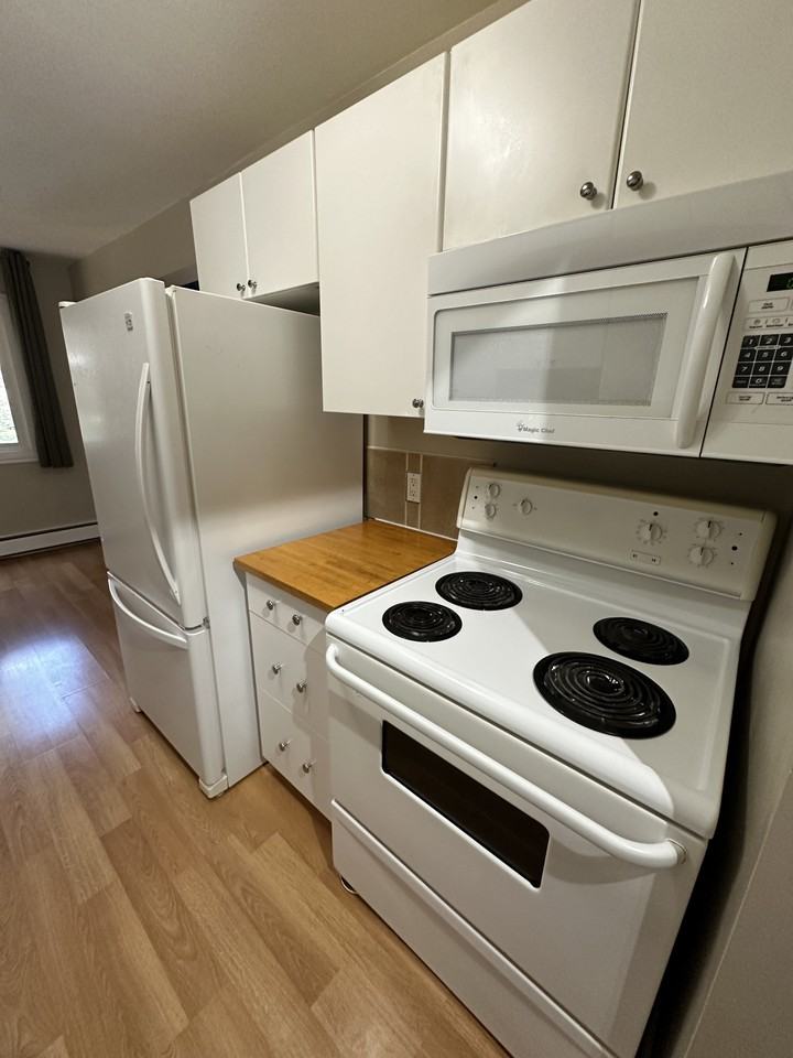 5730 Riverbend Manor - Photo 4 of 14