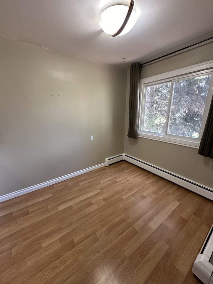 5730 Riverbend Manor - Photo 5 of 14