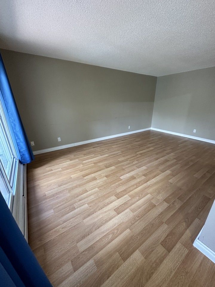 5730 Riverbend Manor - Photo 6 of 14
