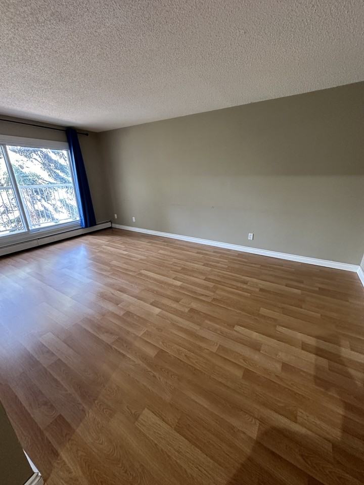5730 Riverbend Manor - Photo 7 of 14
