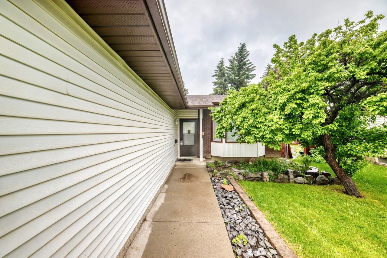 9843 188 St Nw - Photo 4 of 50