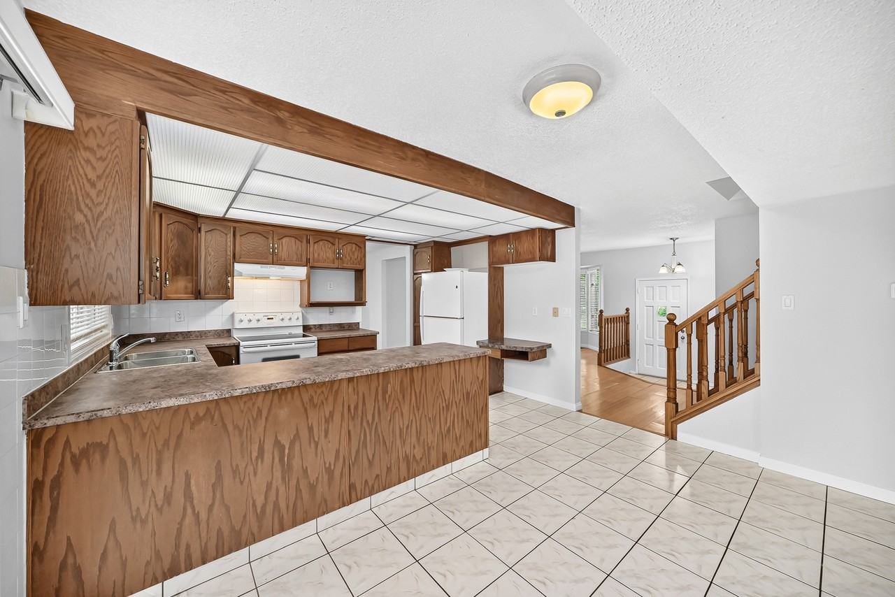 9843 188 St Nw - Photo 7 of 50