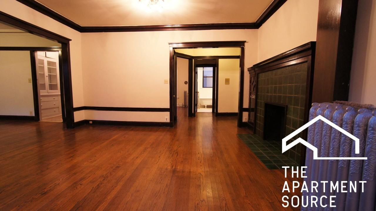 2426 N Sawyer Ave #1E - Photo 3 of 13
