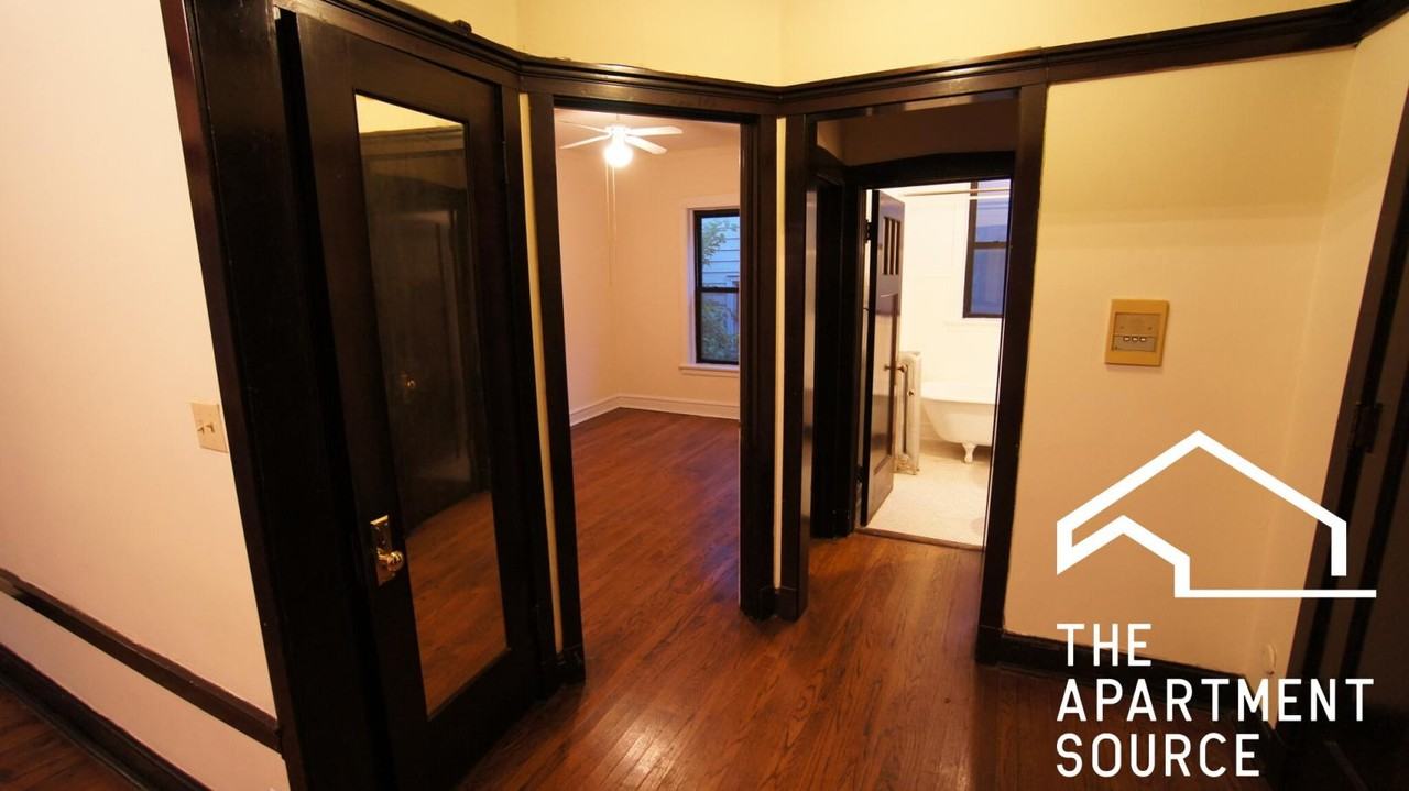 2426 N Sawyer Ave #1E - Photo 7 of 13