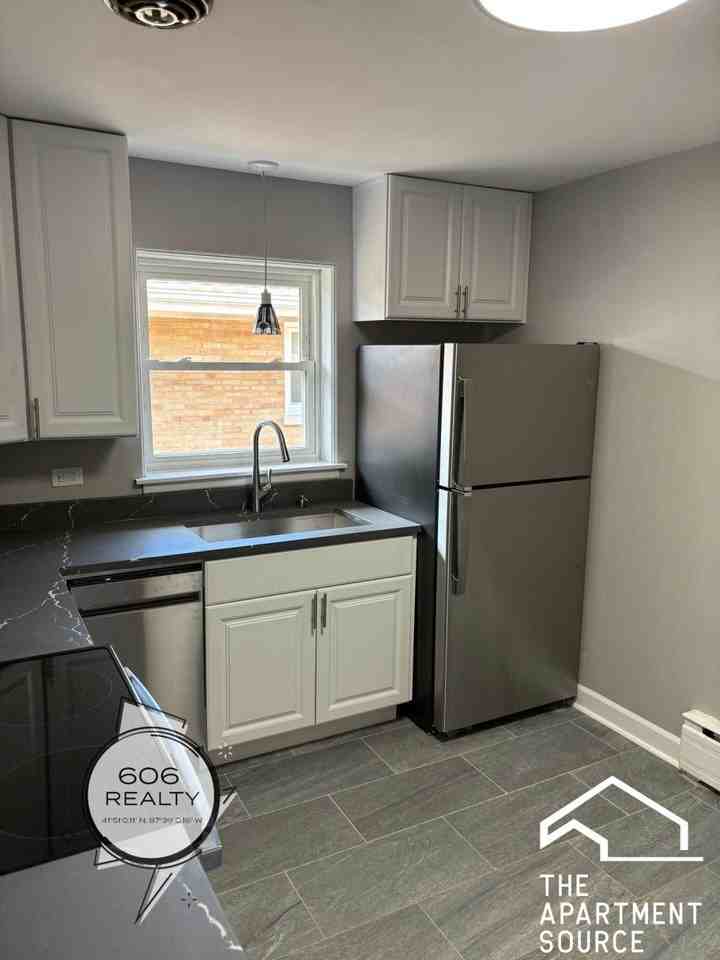 3112 Calwagner St #1E - Photo 2 of 6