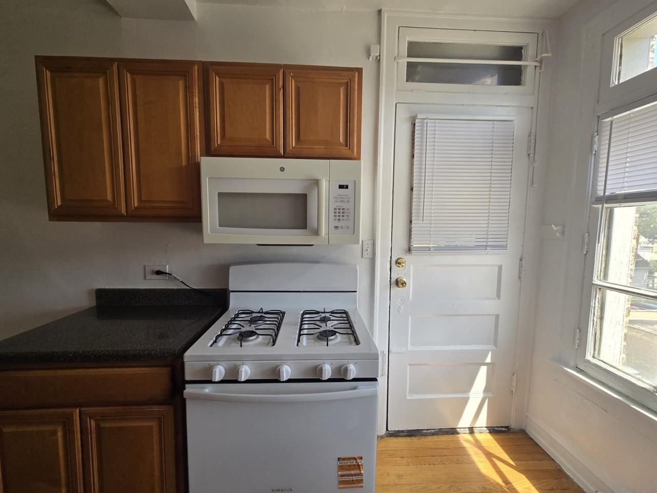 909 Elmwood Ave #O3 - Photo 4 of 22