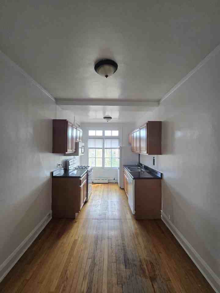 909 Elmwood Ave #O3 - Photo 6 of 22