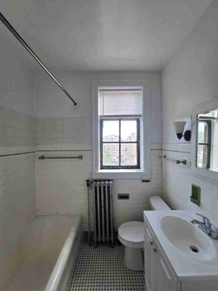 909 Elmwood Ave #O3 - Photo 7 of 22