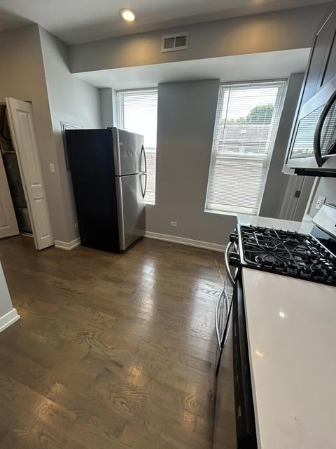 3210 S May St #2F - Photo 3 of 16