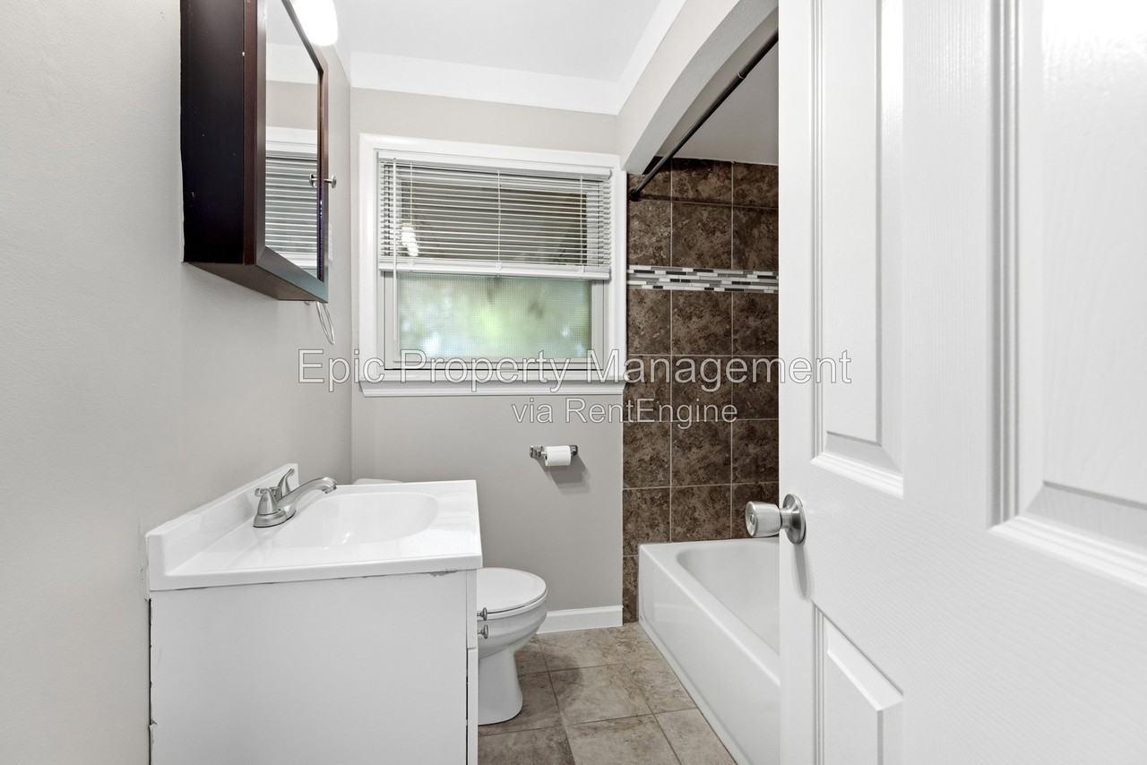 812 Riverbank St - Photo 4 of 14