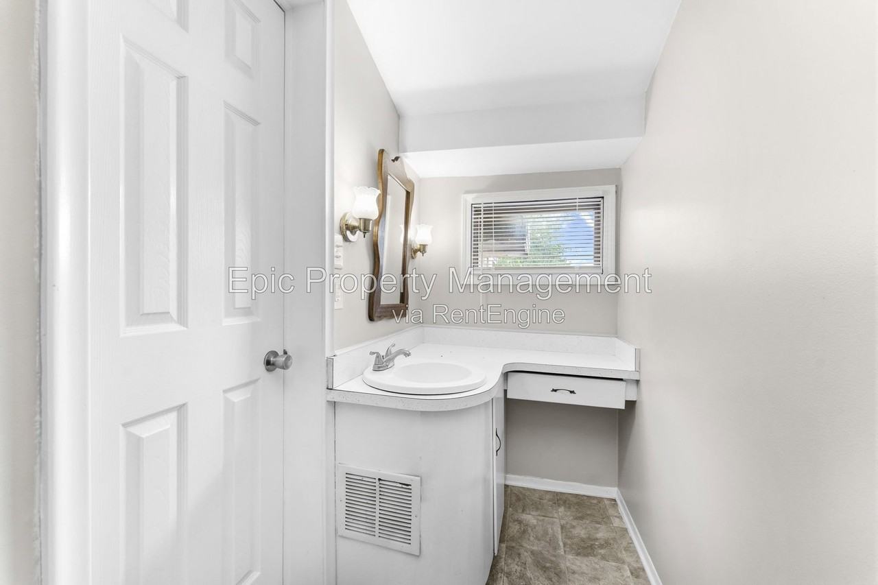 812 Riverbank St - Photo 5 of 14