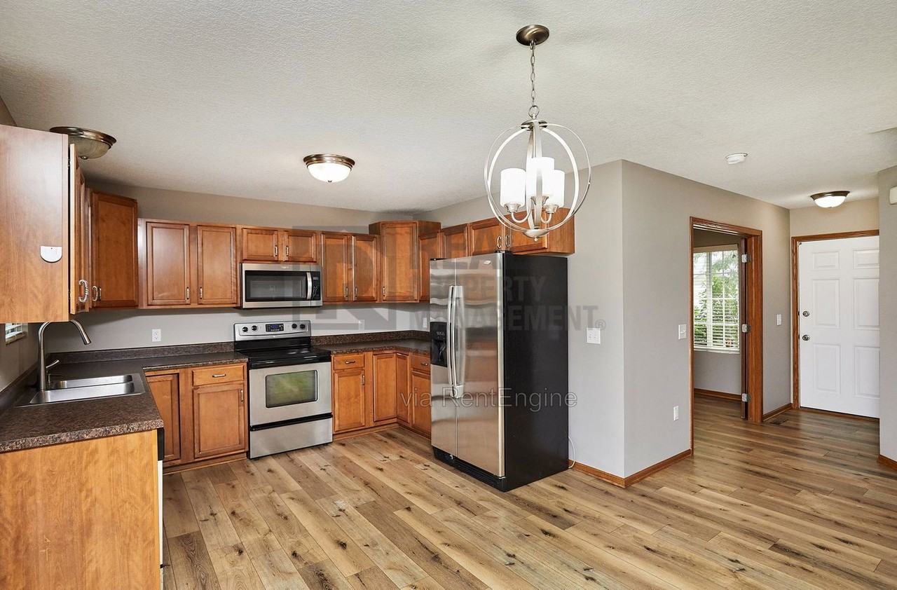 3504 163rd St - Photo 6 of 31