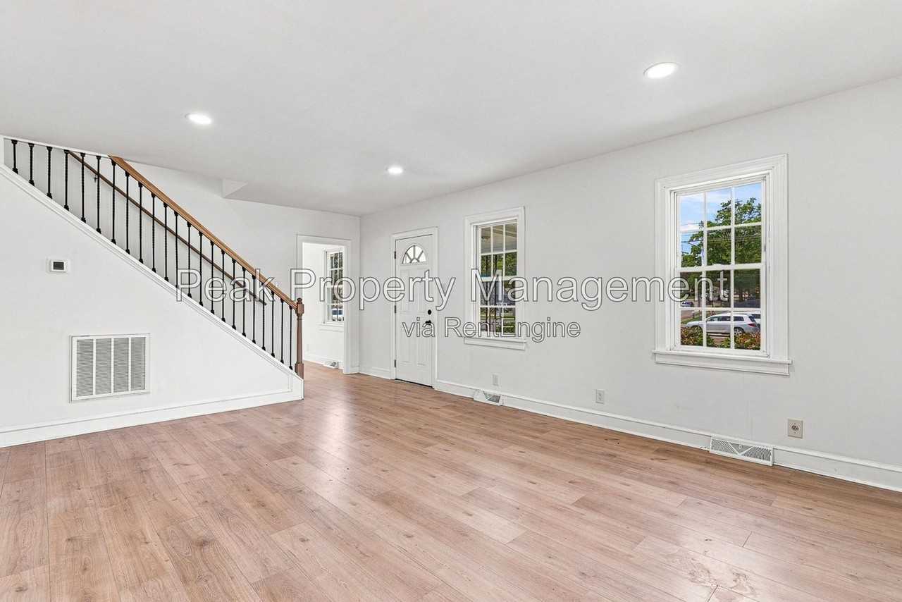 2958 Winston Churchill Dr - Photo 4 of 22