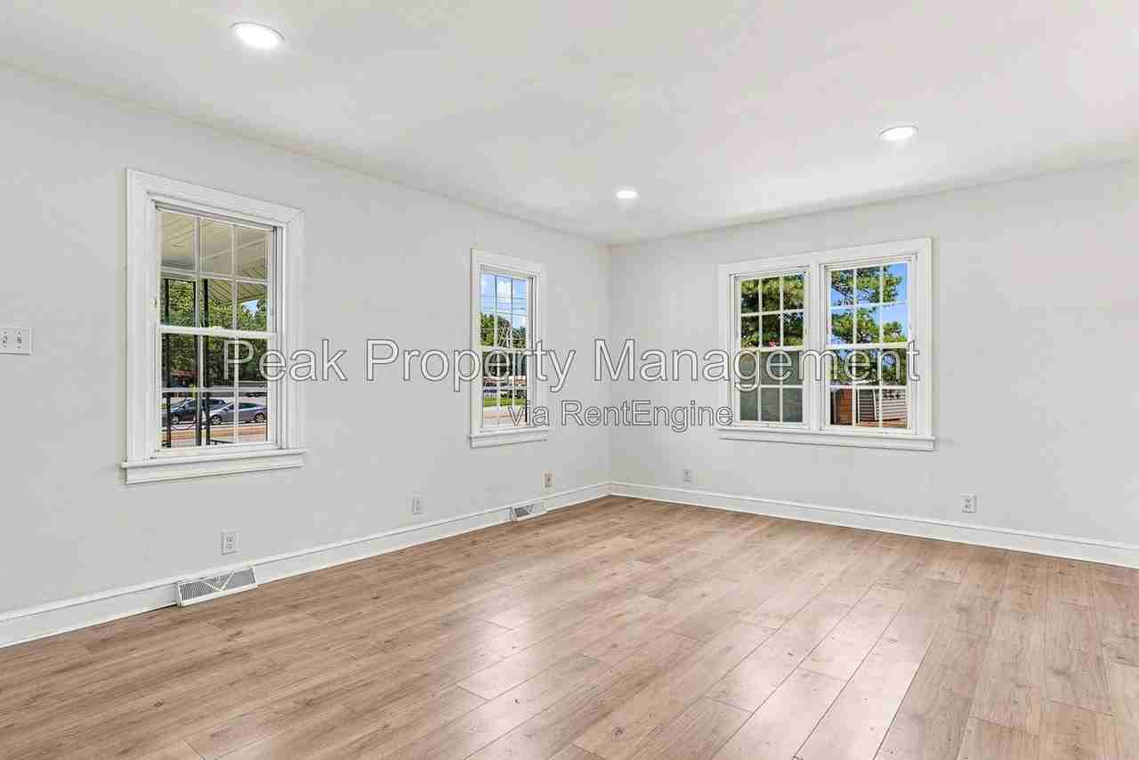 2958 Winston Churchill Dr - Photo 5 of 22