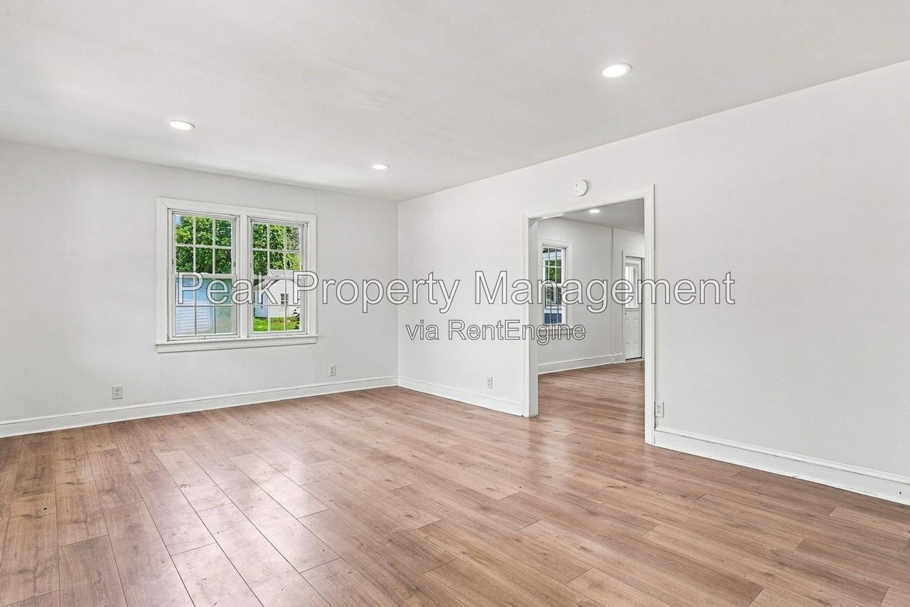 2958 Winston Churchill Dr - Photo 6 of 22