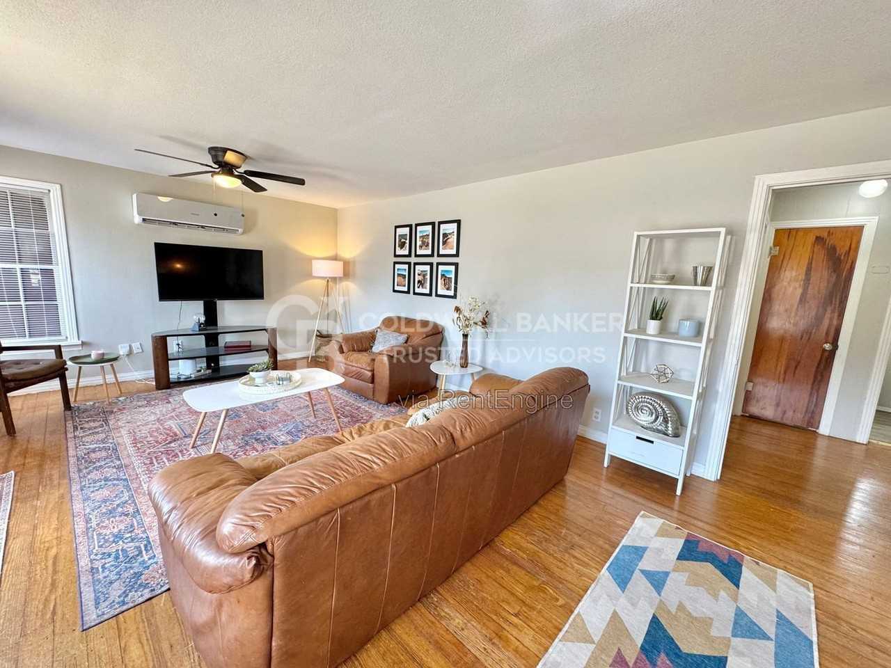 2212 27th St - Photo 4 of 22
