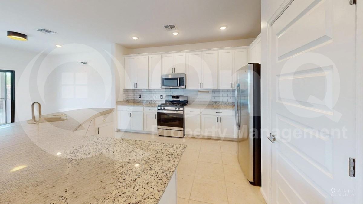 7609 S Camino Alma Vieja - Photo 4 of 50