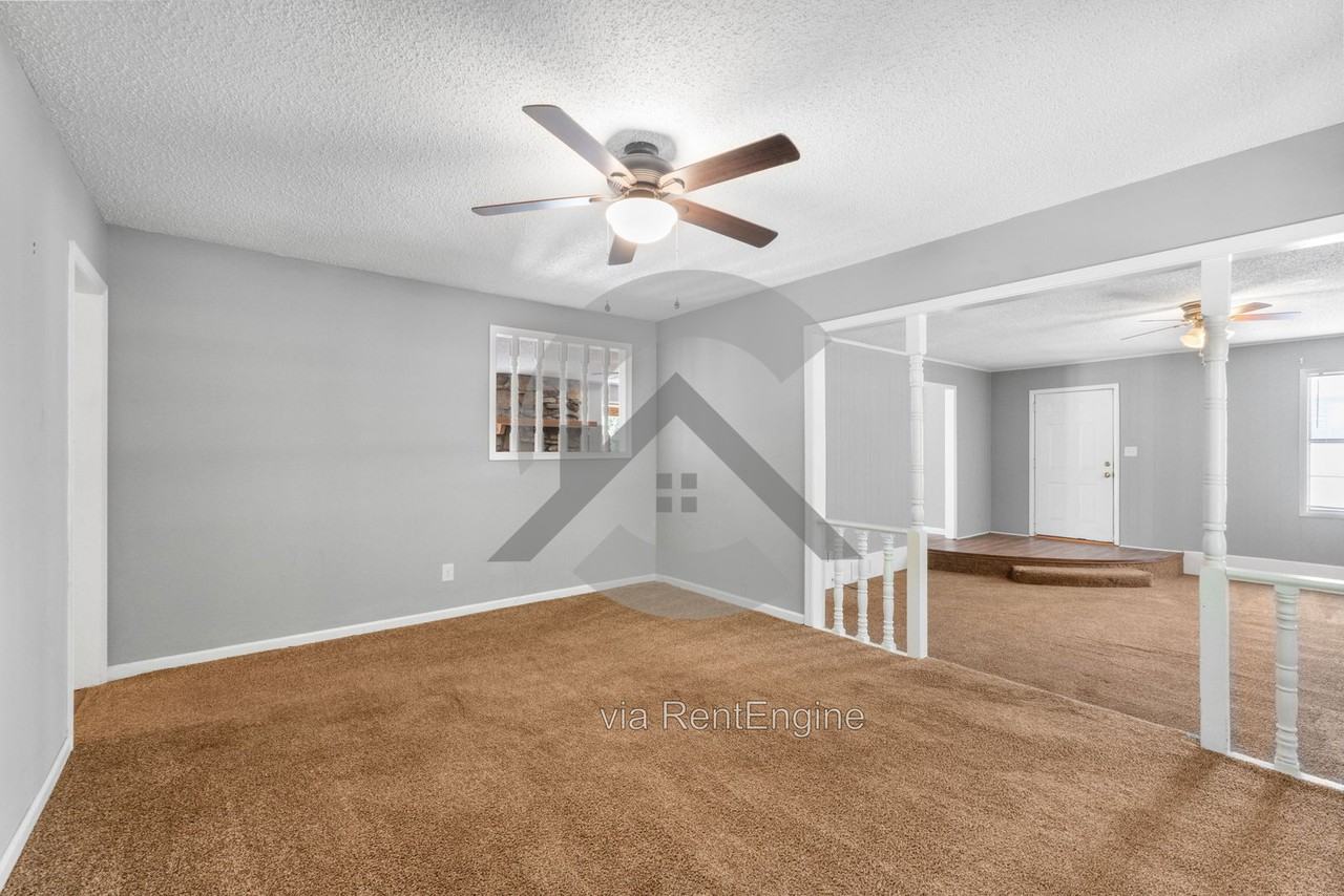 108 Robin Ln - Photo 2 of 18