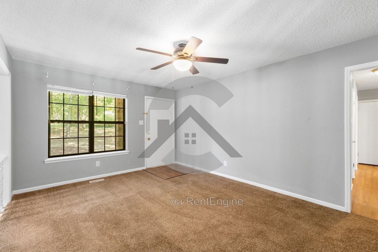 108 Robin Ln - Photo 3 of 18